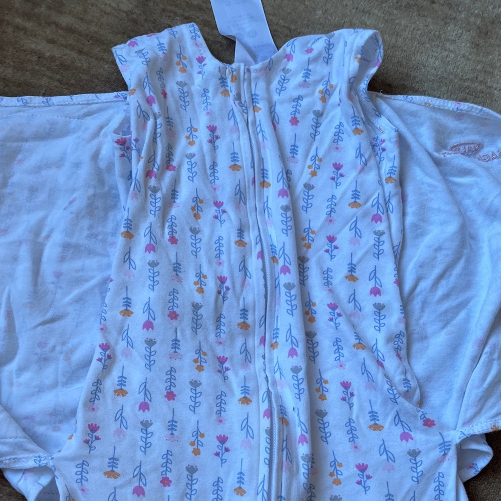 Halo Sleep Sack Swaddle in Floral Pattern. 3-6 months - Picture 4 of 6